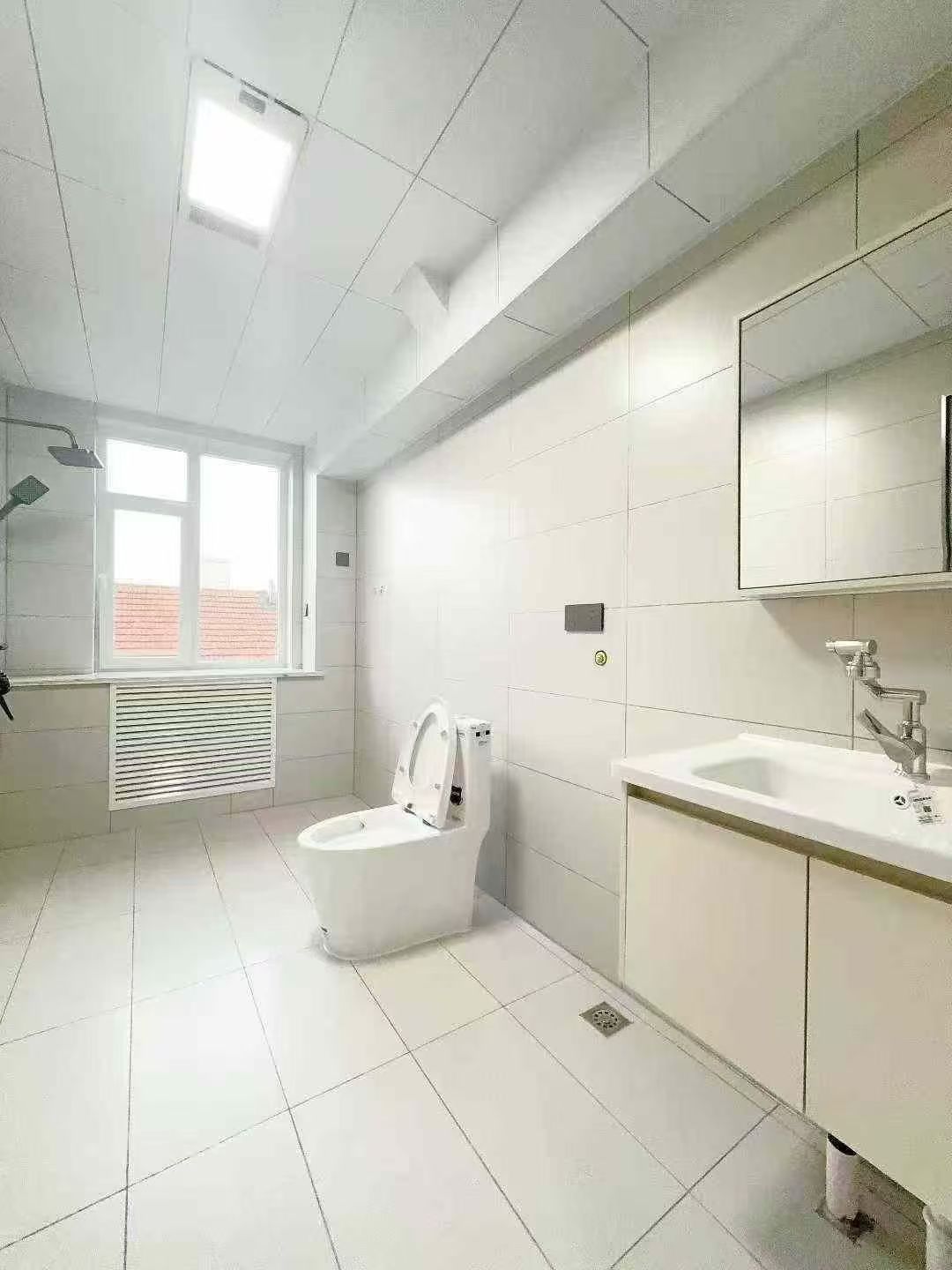 龍山路南12號(hào)多層住人二樓 124.13平三室32萬(wàn) 龍山路南12號(hào)多層住人二樓 124.13平三室32萬(wàn)