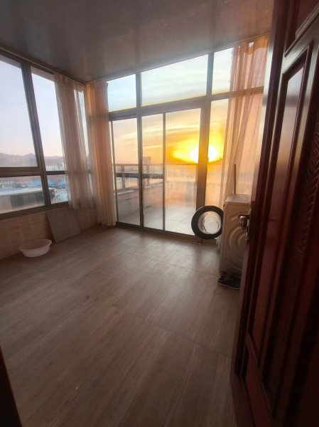 **電梯小高層空中別墅山川文苑頂復(fù)223平五室三衛(wèi)99萬 **電梯小高層空中別墅山川文苑頂復(fù)223平五室三衛(wèi)99萬