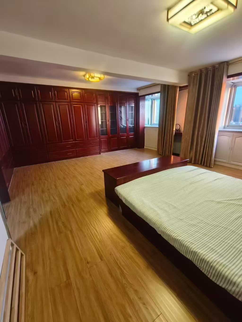 **電梯小高層空中別墅山川文苑頂復(fù)223平五室三衛(wèi)99萬 **電梯小高層空中別墅山川文苑頂復(fù)223平五室三衛(wèi)99萬