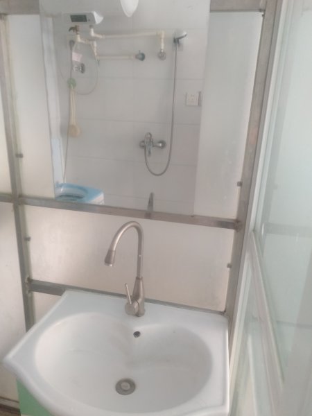 鴻?；▓@小區(qū)車庫(kù)出租