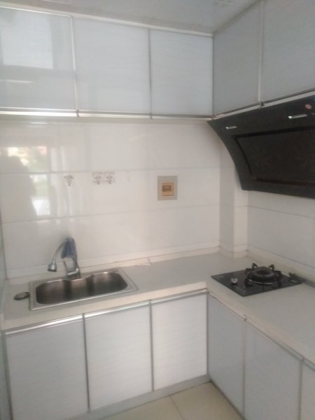 鴻?；▓@小區(qū)車庫(kù)出租