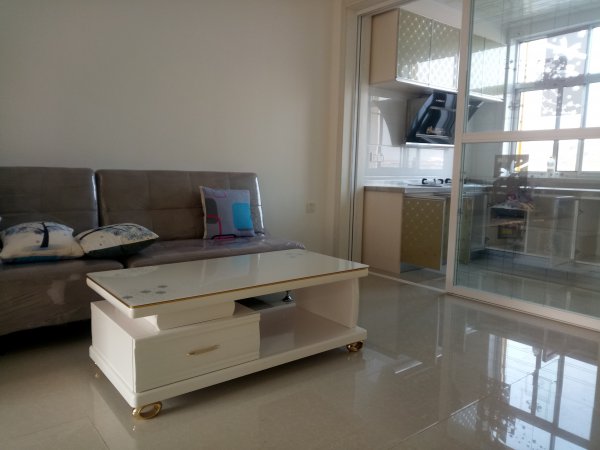 桃園小區(qū)4樓70平對外出租