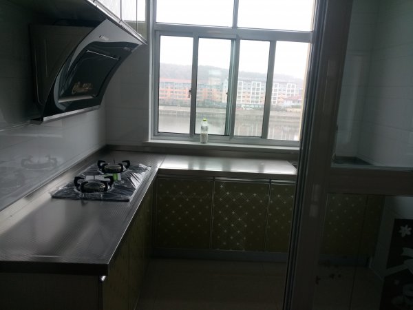 桃園小區(qū)4樓70平對外出租