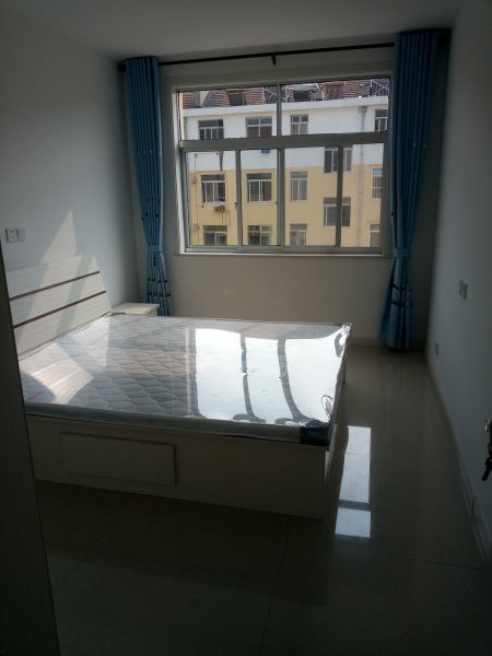 桃園小區(qū)4樓70平對外出租