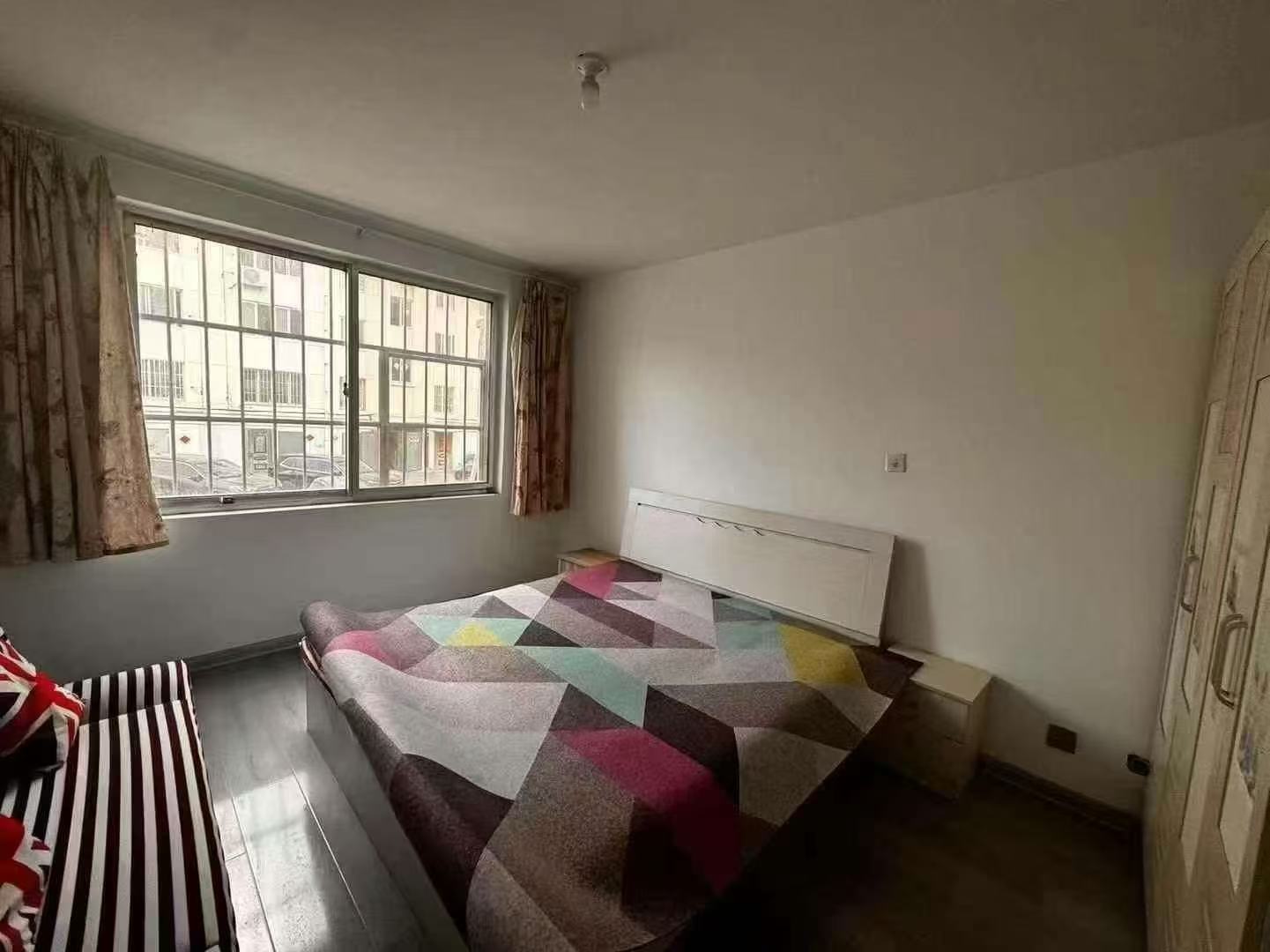 青年樓，住人一樓家電齊全有空調(diào)月租800