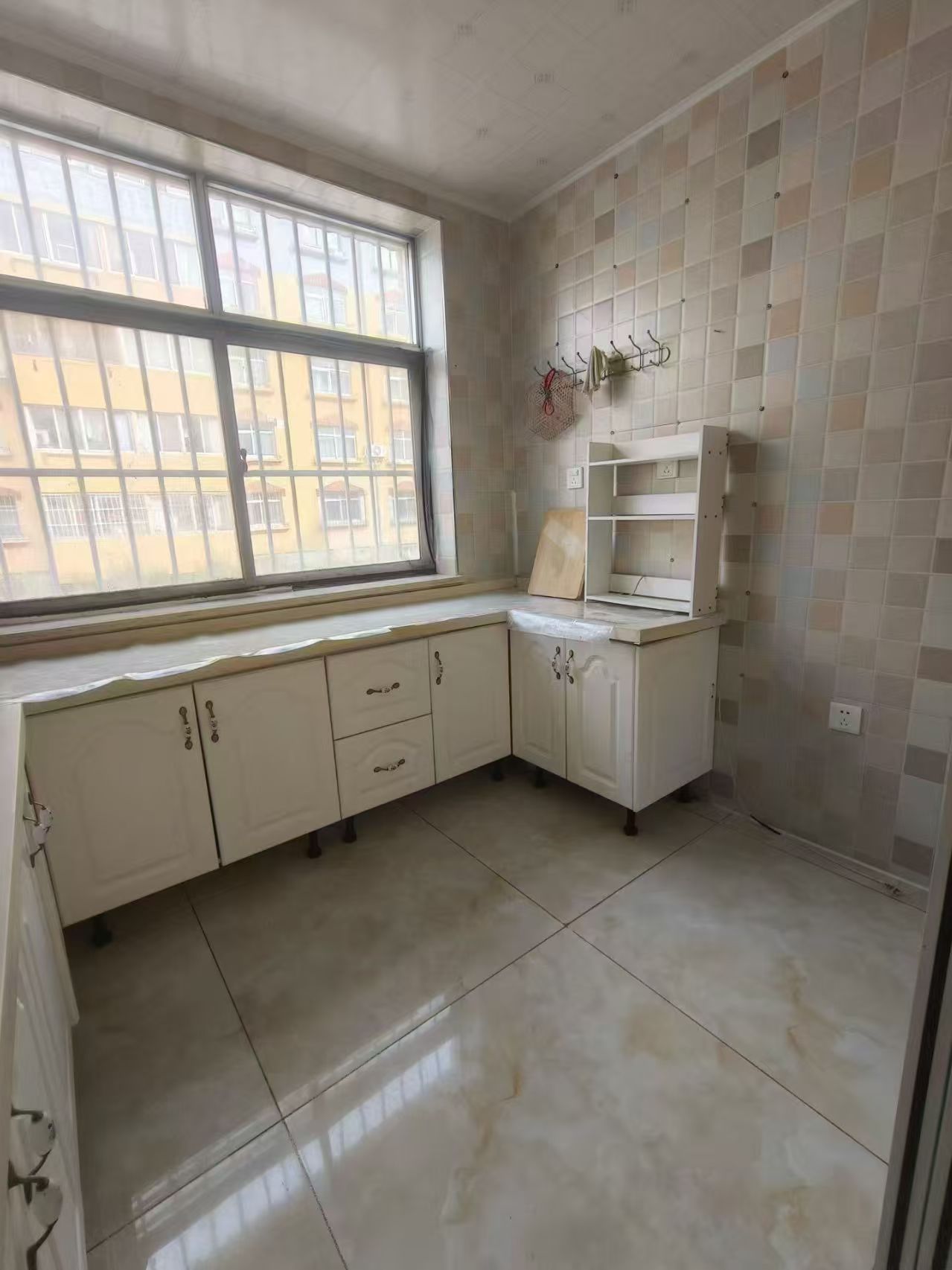 三里河仙山公園附近一樓80平三室26.8萬(wàn) 三里河仙山公園附近一樓80平三室26.8萬(wàn)