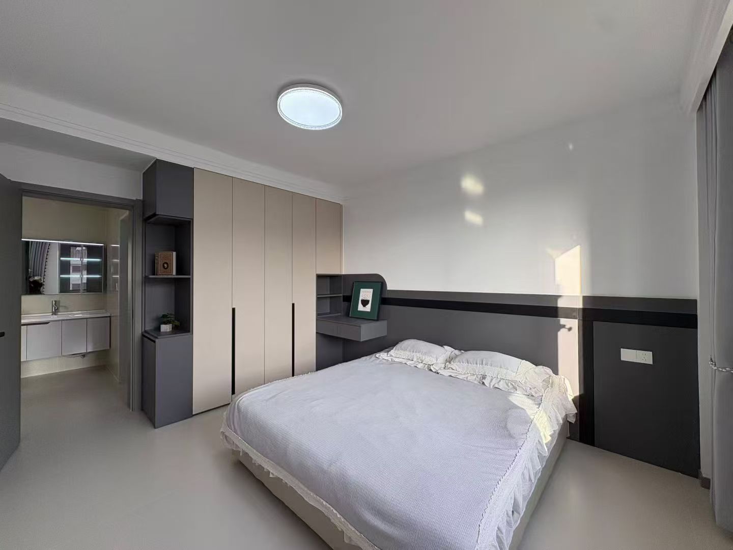 海泰莊園電梯好樓層112.56平送草房簡(jiǎn)約風(fēng)三室57.8萬(wàn) 海泰莊園電梯好樓層112.56平送草房簡(jiǎn)約風(fēng)三室57.8萬(wàn)