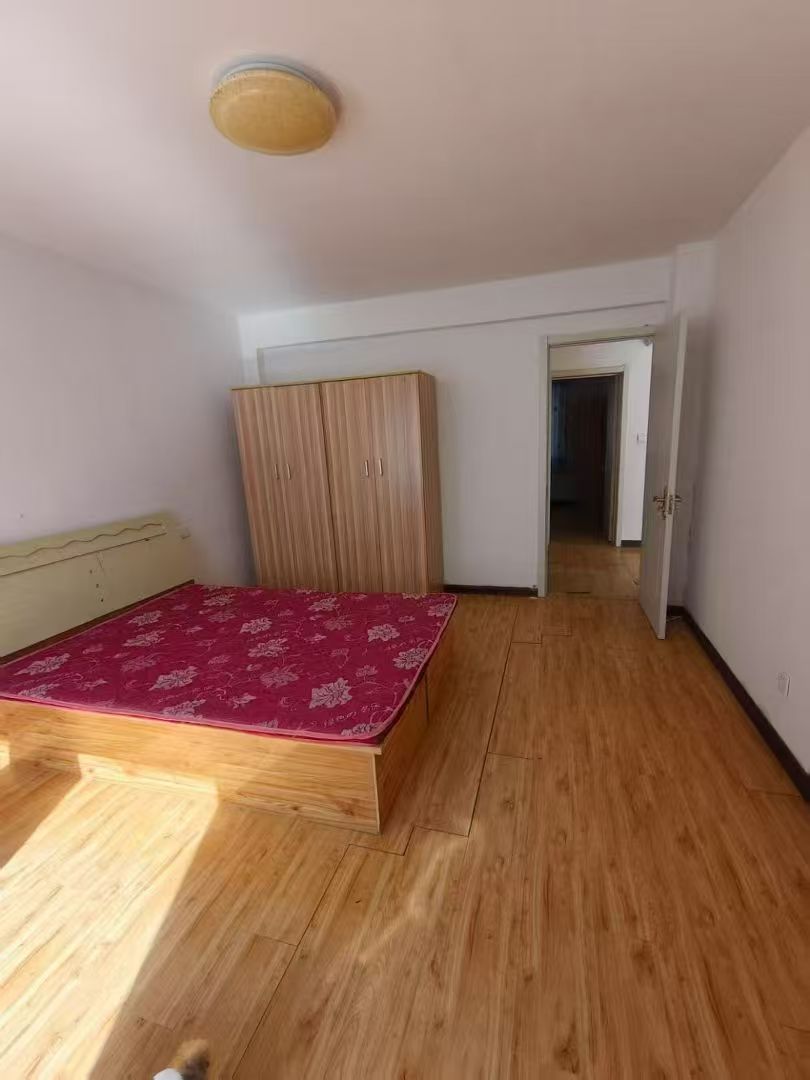 @1200/月，海泰莊園，一樓帶院!