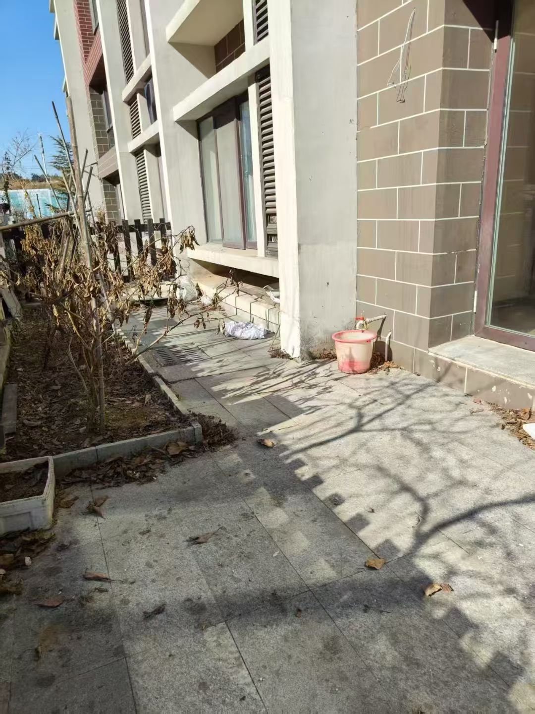 @1200/月，海泰莊園，一樓帶院!