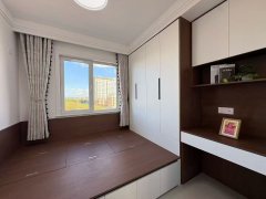 峰山御景小區(qū)122平婚房三室59.8萬