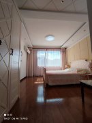 土地局家屬樓秀峰閣小區(qū)電梯149.53平三室兩衛(wèi)71.8萬