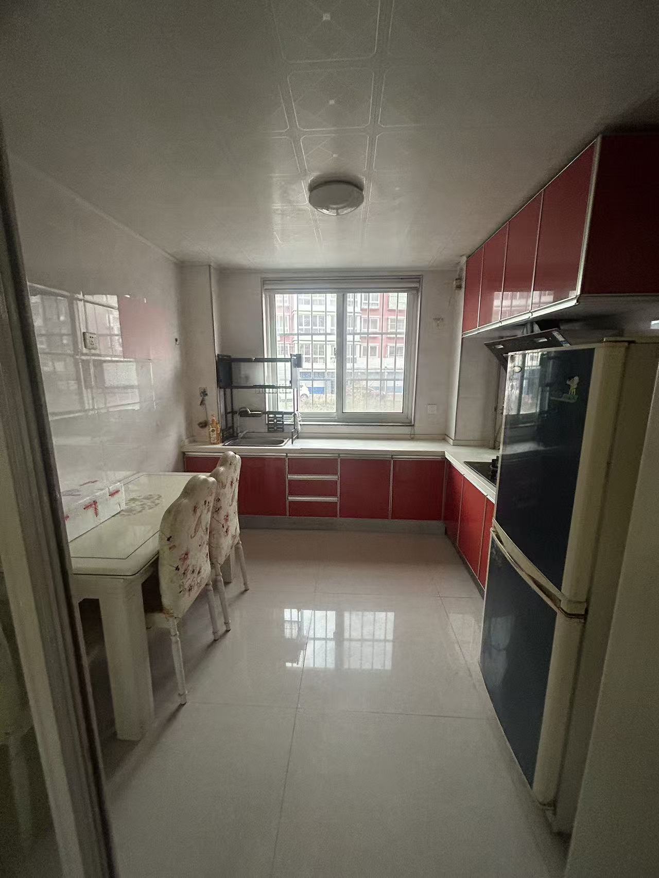 @明鑫花園二期出租，好樓層，800/月