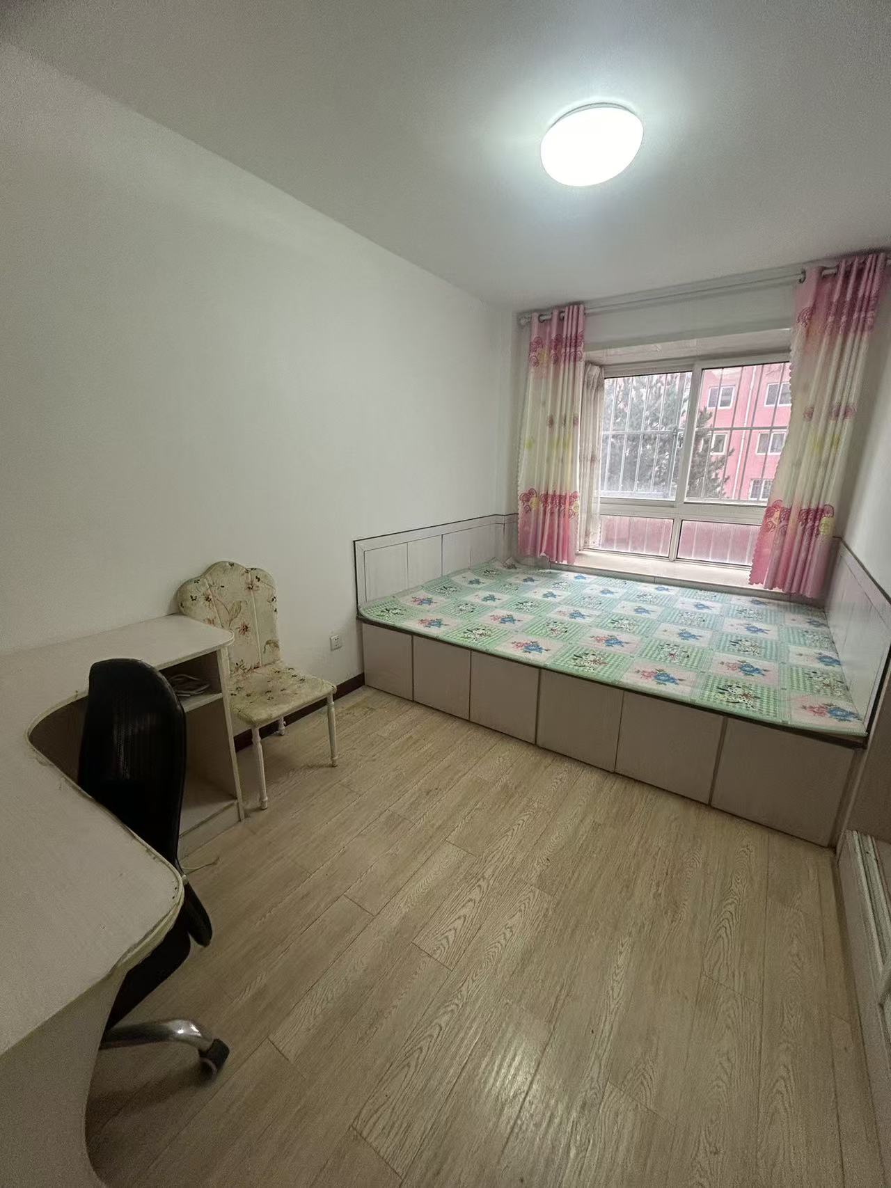 @明鑫花園二期出租，好樓層，800/月