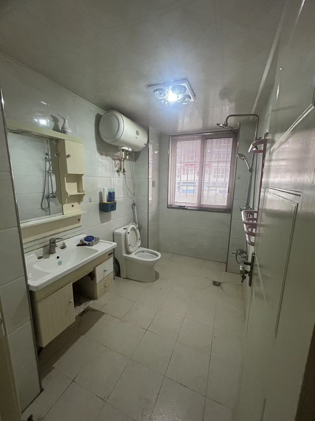 @明鑫花園二期出租，好樓層，800/月