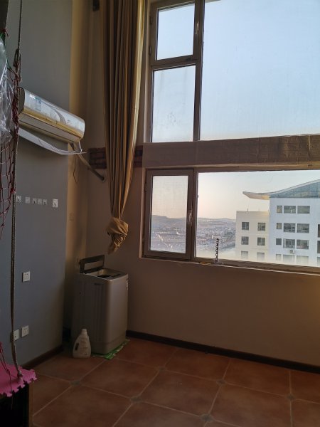 長江匯泉商廈精裝修的復(fù)式公寓出租，家具家電齊全