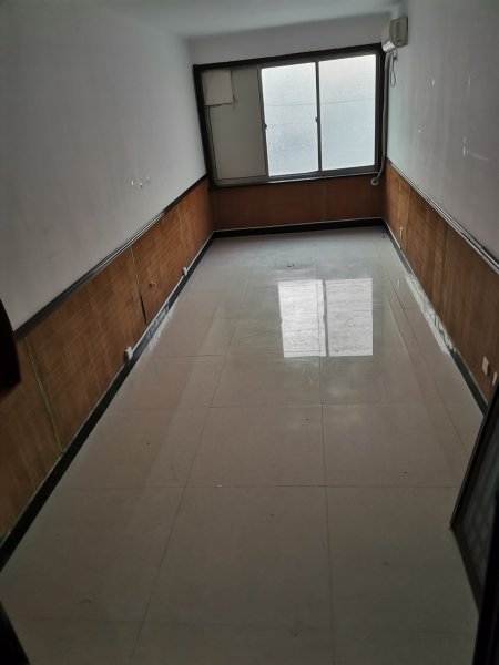 7天連鎖酒店樓下的臨街門市房出租 7天連鎖酒店樓下的臨街門市房出租