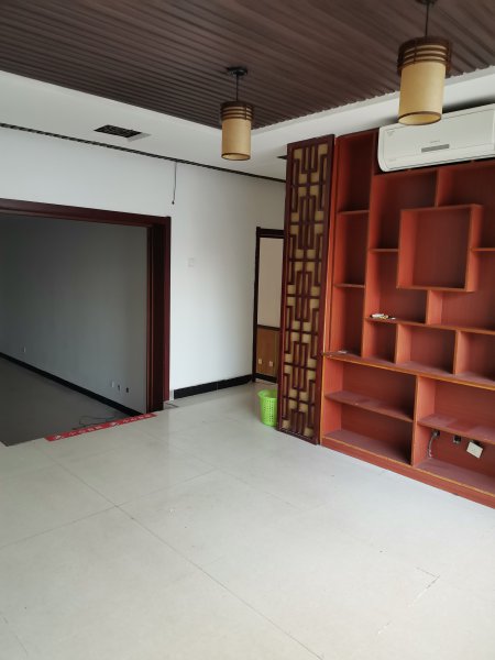 7天連鎖酒店樓下的臨街門市房出租 7天連鎖酒店樓下的臨街門市房出租