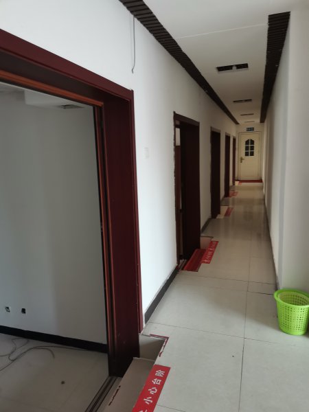 7天連鎖酒店樓下的臨街門市房出租 7天連鎖酒店樓下的臨街門市房出租