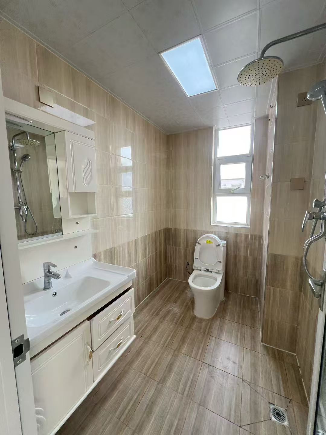 天山水尚12樓103.43平三室婚房34.8萬 天山水尚12樓103.43平三室婚房34.8萬