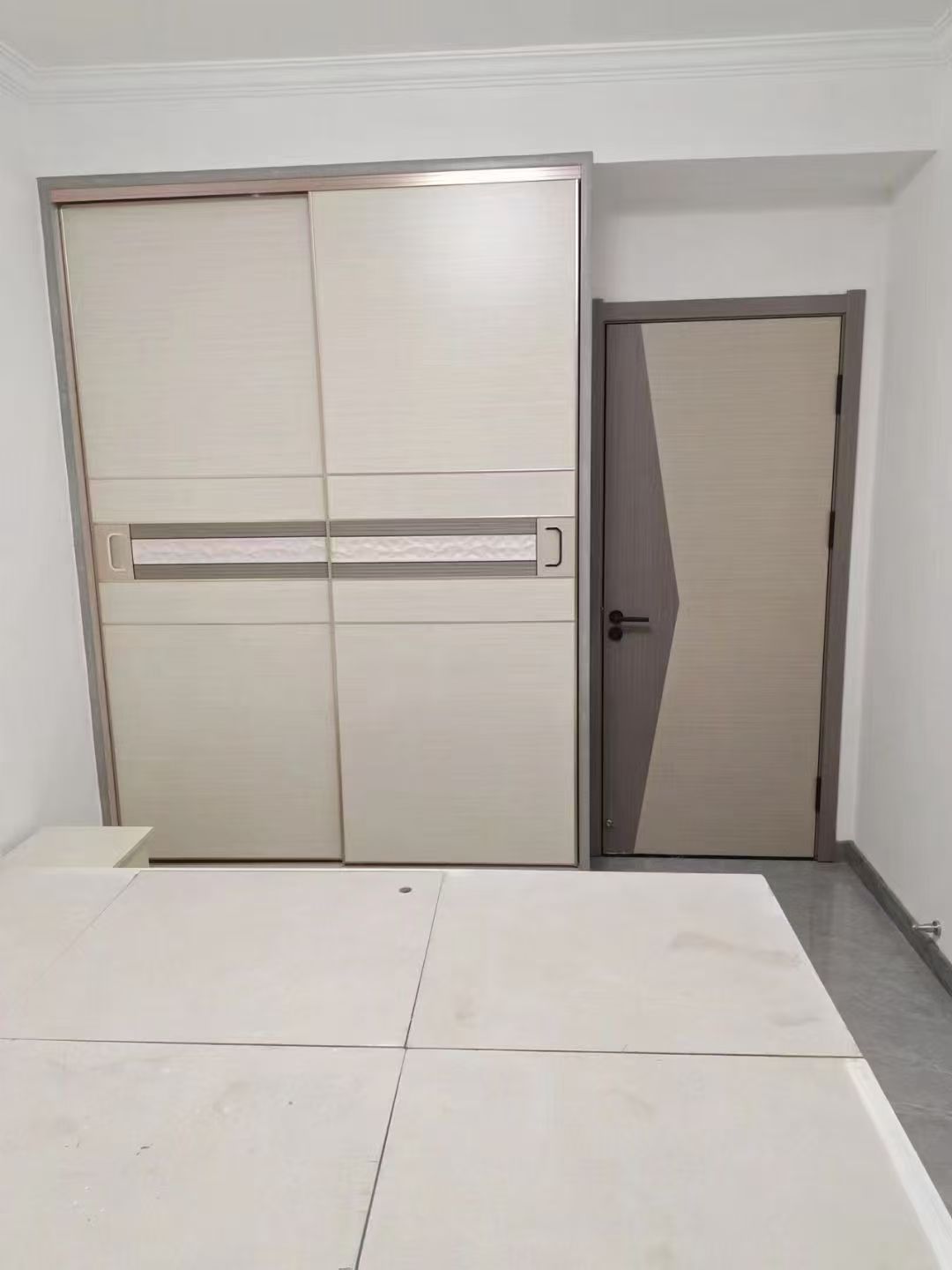 名典居閣樓兩室精裝修900 名典居閣樓兩室精裝修900