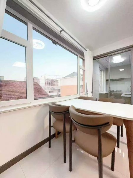 龍山路南多層住人二樓 124.13平三室32萬 龍山路南多層住人二樓 124.13平三室32萬