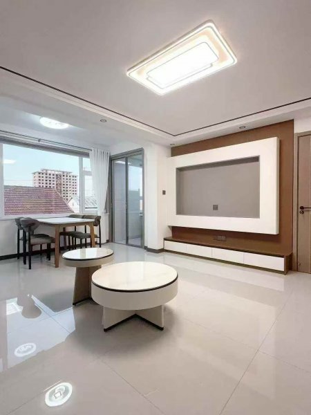 龍山路南多層住人二樓 124.13平三室32萬 龍山路南多層住人二樓 124.13平三室32萬