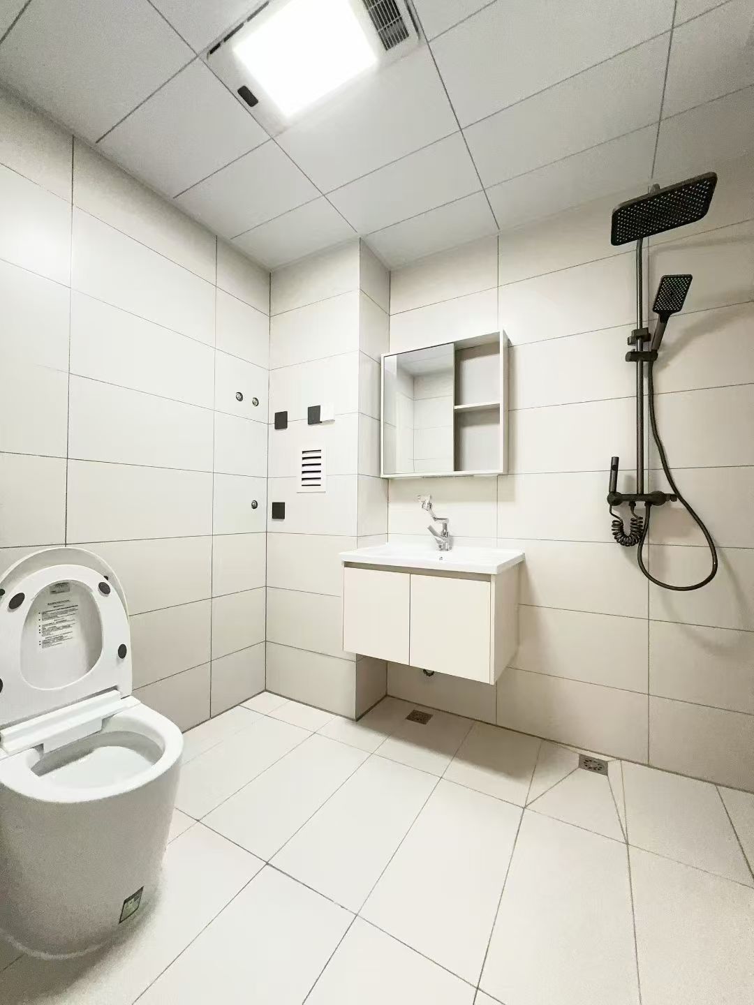 香湖彼岸框架樓 一樓 86.73平30萬 香湖彼岸框架樓 一樓 86.73平30萬