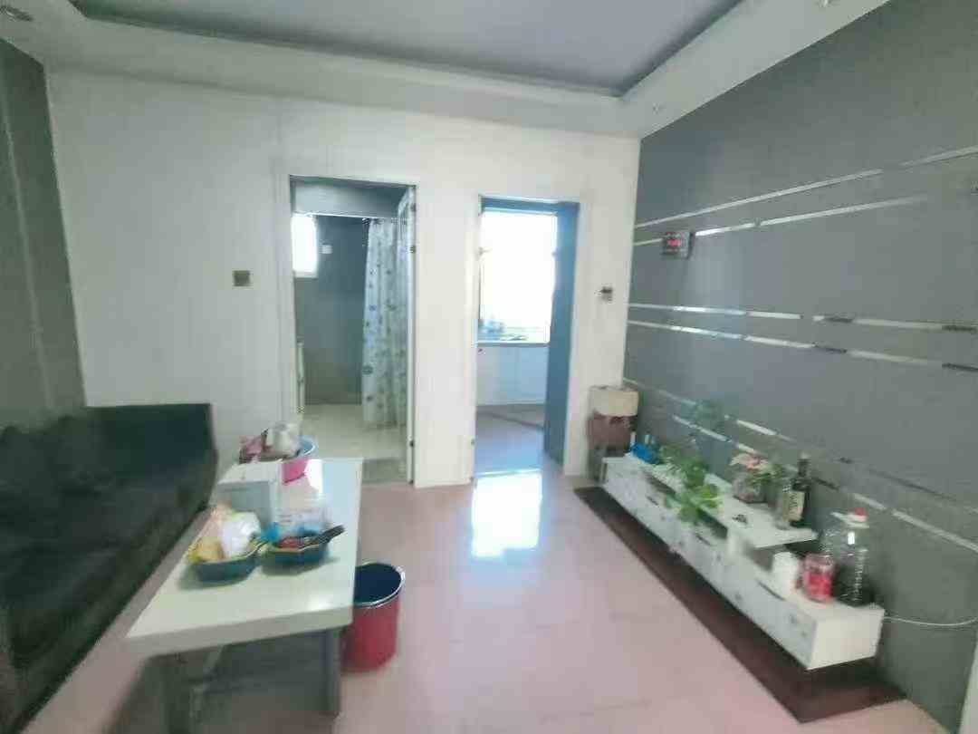 不愛爬樓梯的房南山街貼地一樓82平方三室17.8萬 不愛爬樓梯的房南山街貼地一樓82平方三室17.8萬