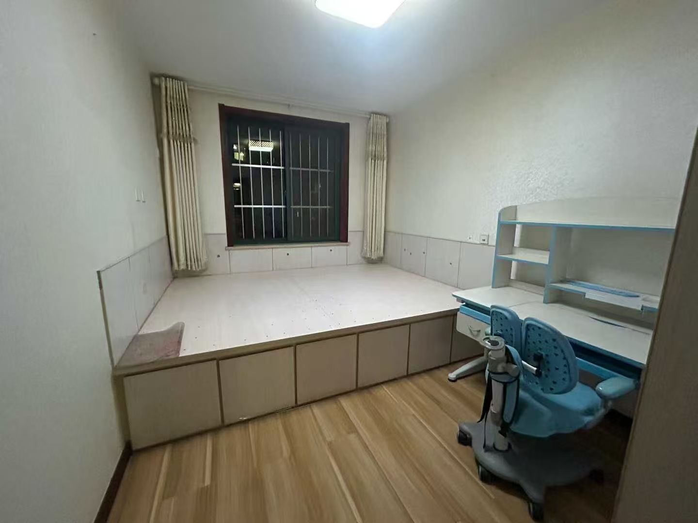 昆崳新城澆筑樓4樓115平三室28.8萬 昆崳新城澆筑樓4樓115平三室28.8萬