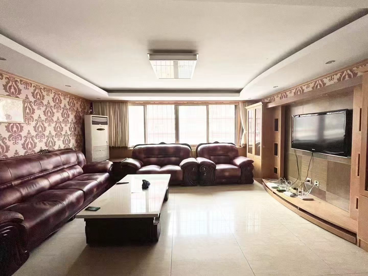 石馬街南天福社區(qū)一樓160平三室兩衛(wèi)家具家電齊全1500元 石馬街南天福社區(qū)一樓160平三室兩衛(wèi)家具家電齊全1500元