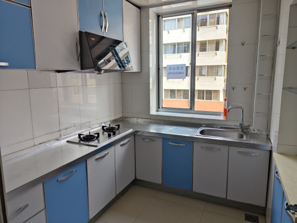 老一中對(duì)面，金泰小區(qū)住人二樓出租，拎包入住，年租，非誠(chéng)勿擾。