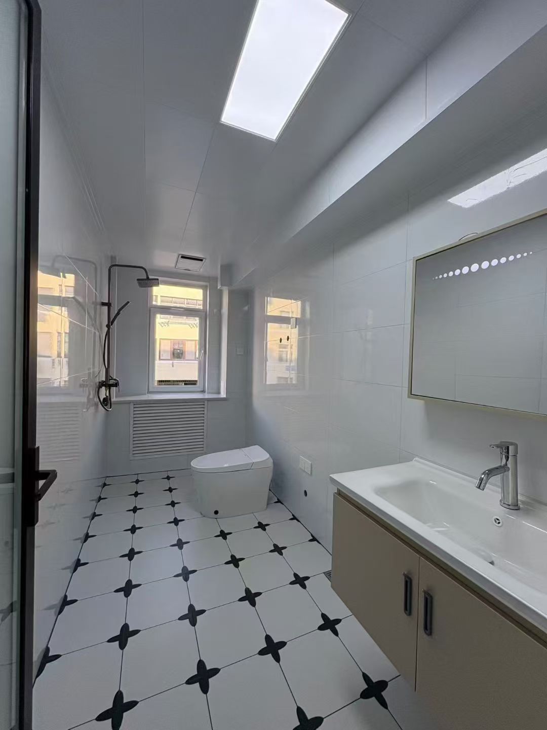 金地街四室精裝修120.57平二樓37萬(wàn) 金地街四室精裝修120.57平二樓37萬(wàn)