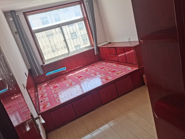 實驗中學**房利民街29號樓