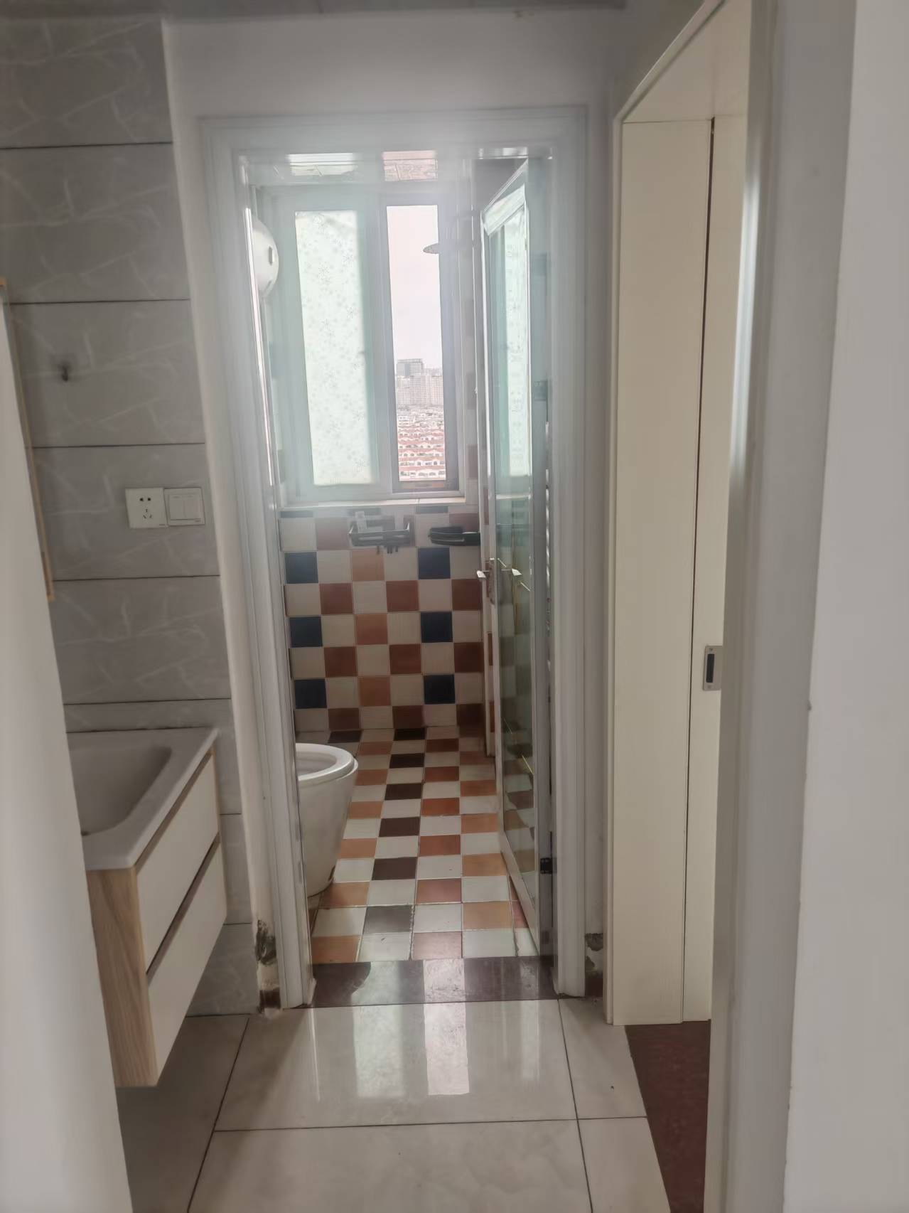 文山書香園70平房屋出租，帶草房，電梯房，家電家具齊全