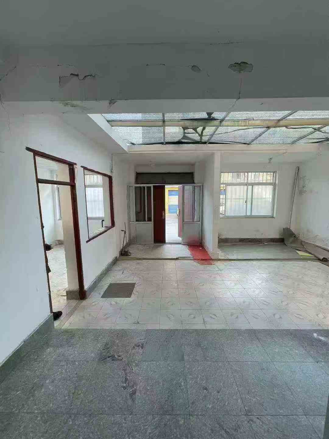 一樓帶院毛坯116平大院子南開門停車方便35萬 一樓帶院毛坯116平大院子南開門停車方便35萬