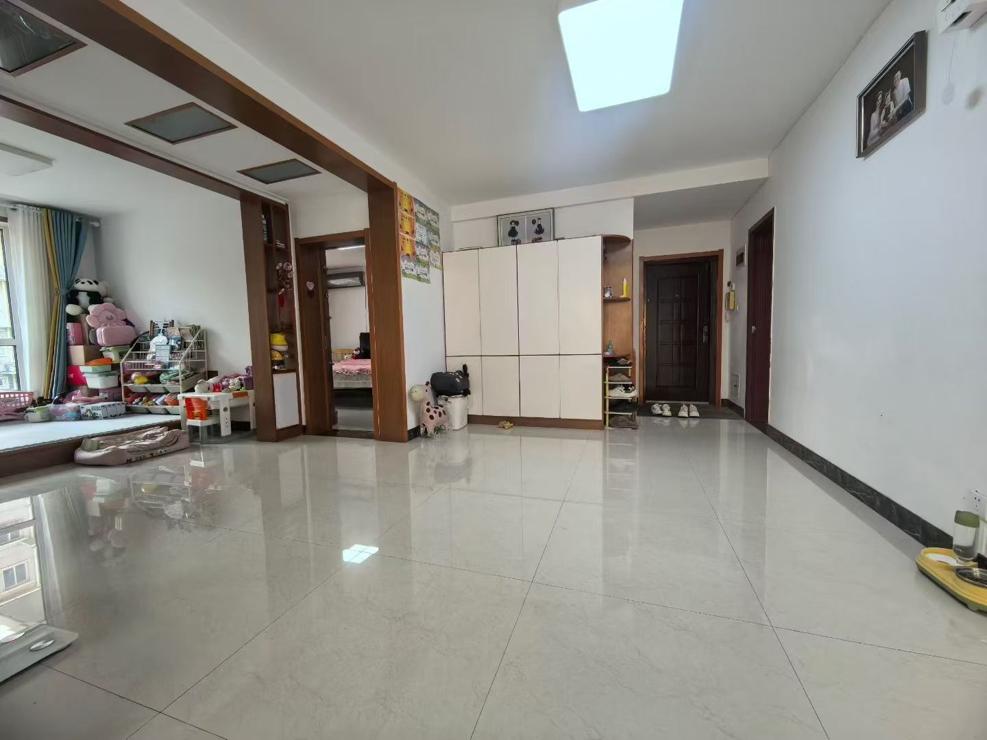 銀海綠洲龍溪苑住人一樓東邊戶139.71平三室兩衛(wèi)45.8萬 銀海綠洲龍溪苑住人一樓東邊戶139.71平三室兩衛(wèi)45.8萬