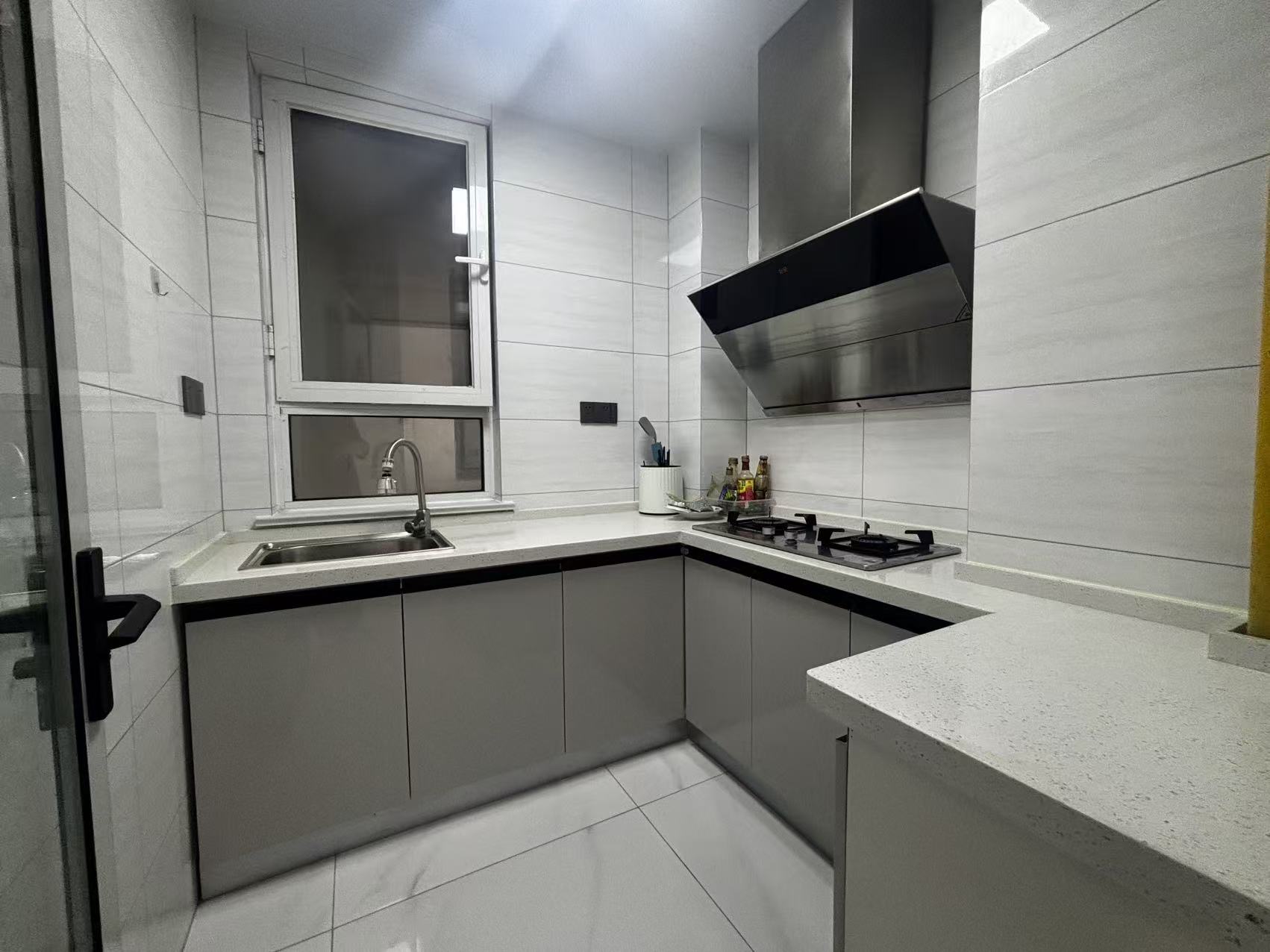 @@出租1300/月，梧桐學(xué)府，電梯好樓層