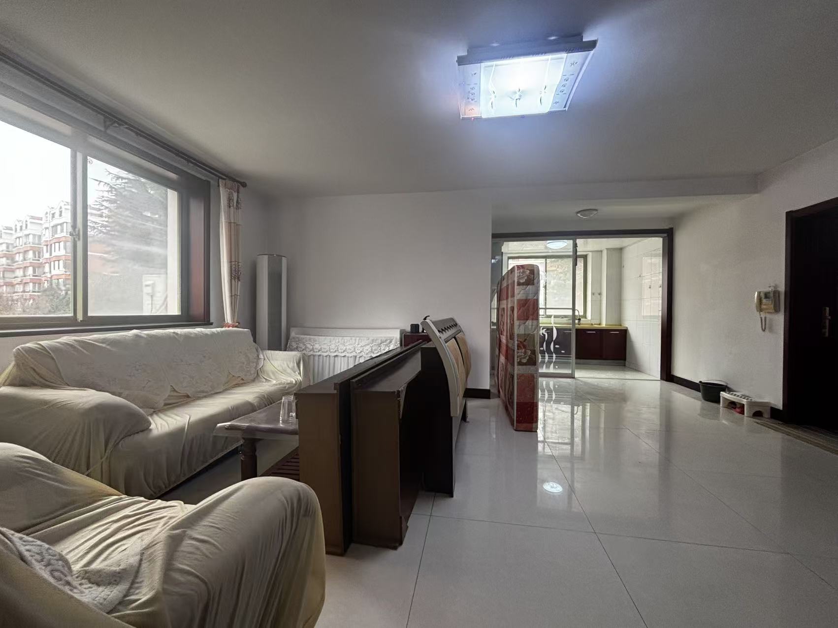 @出租陽光小區(qū)東區(qū)，2樓1100