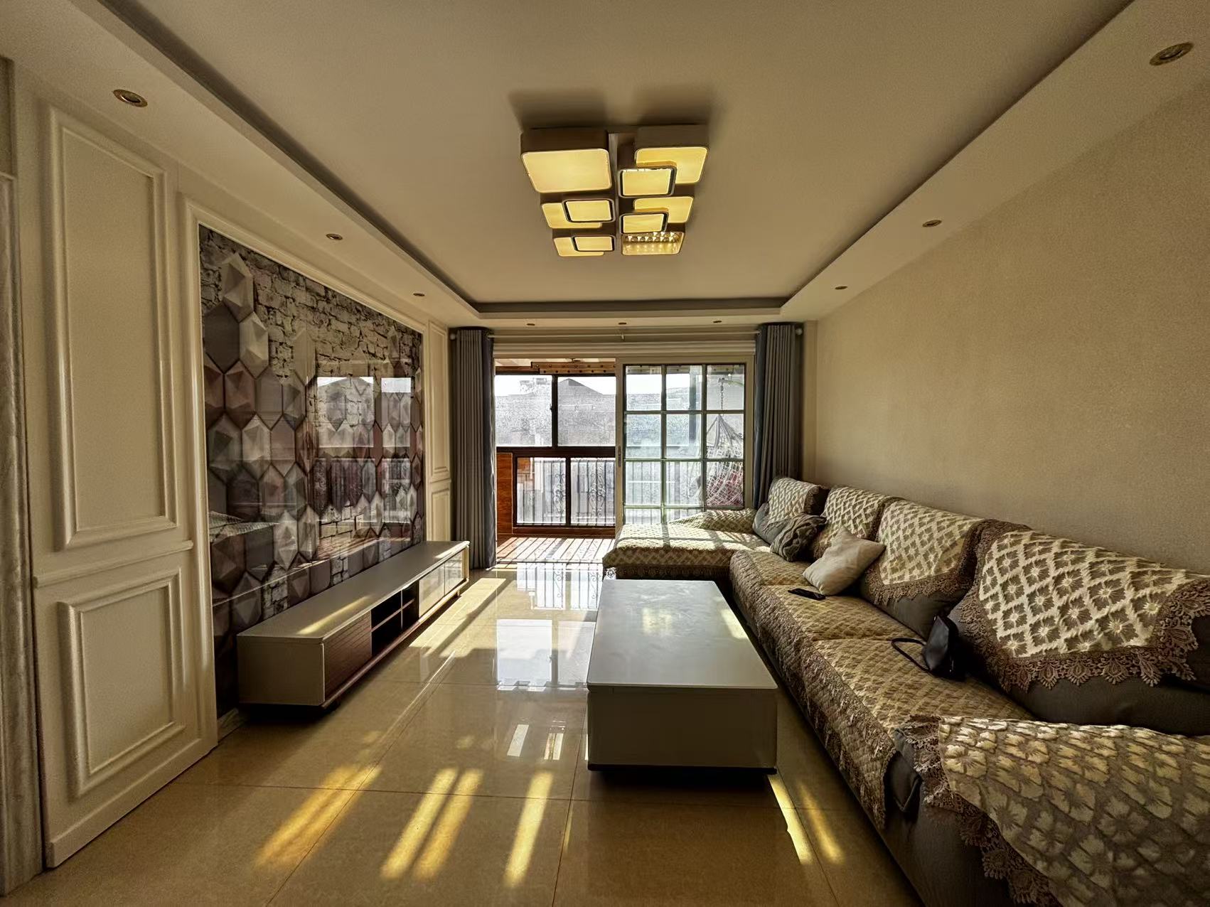 @出租興業(yè)名居，1200/月