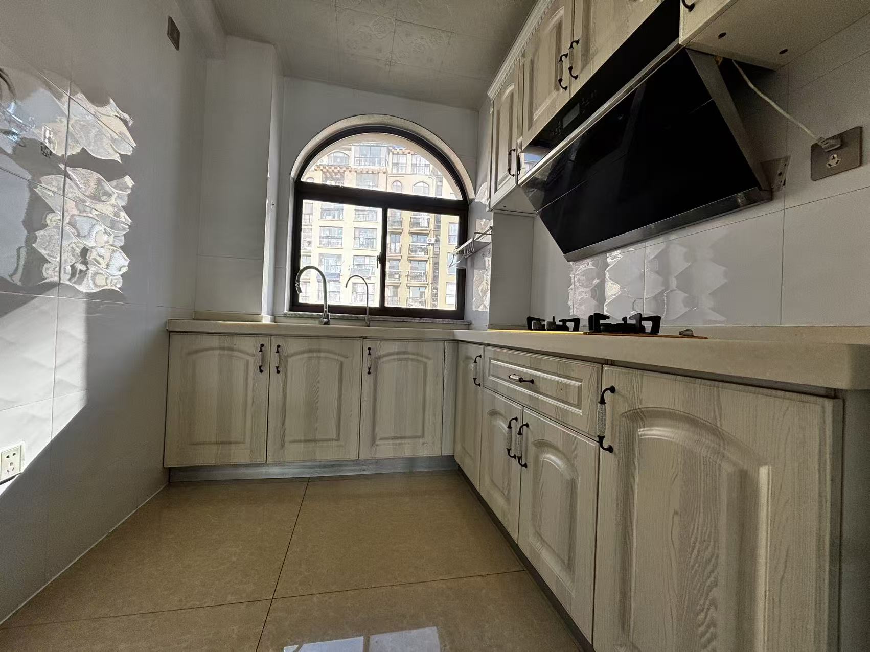 @出租興業(yè)名居，1200/月