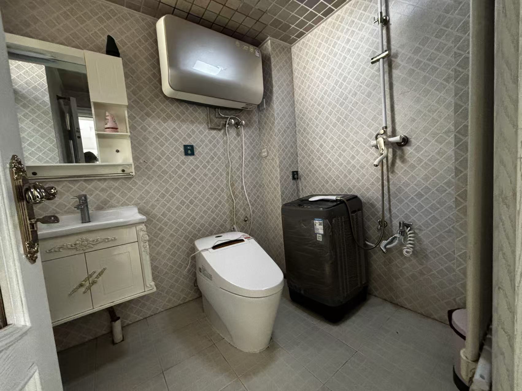 @出租興業(yè)名居，1200/月