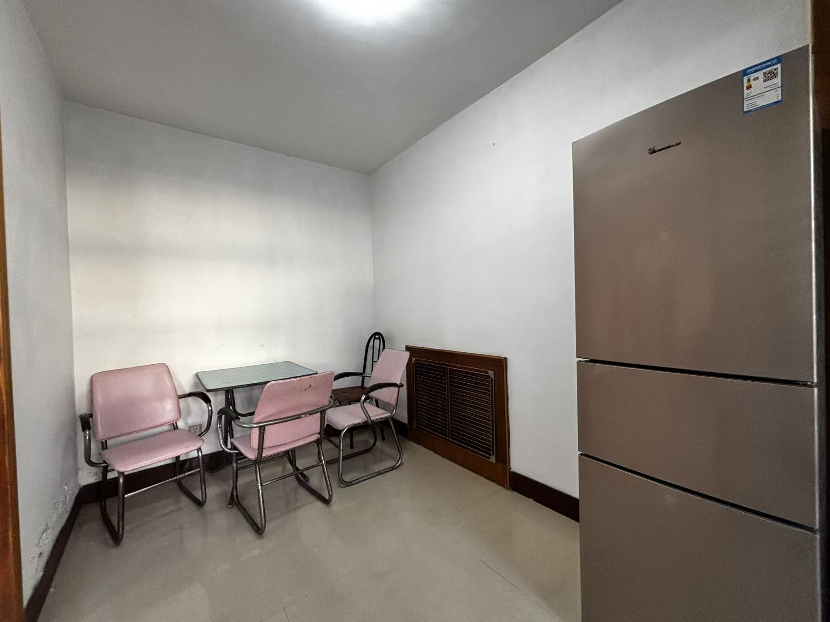 @出租市里西豪街，900/月