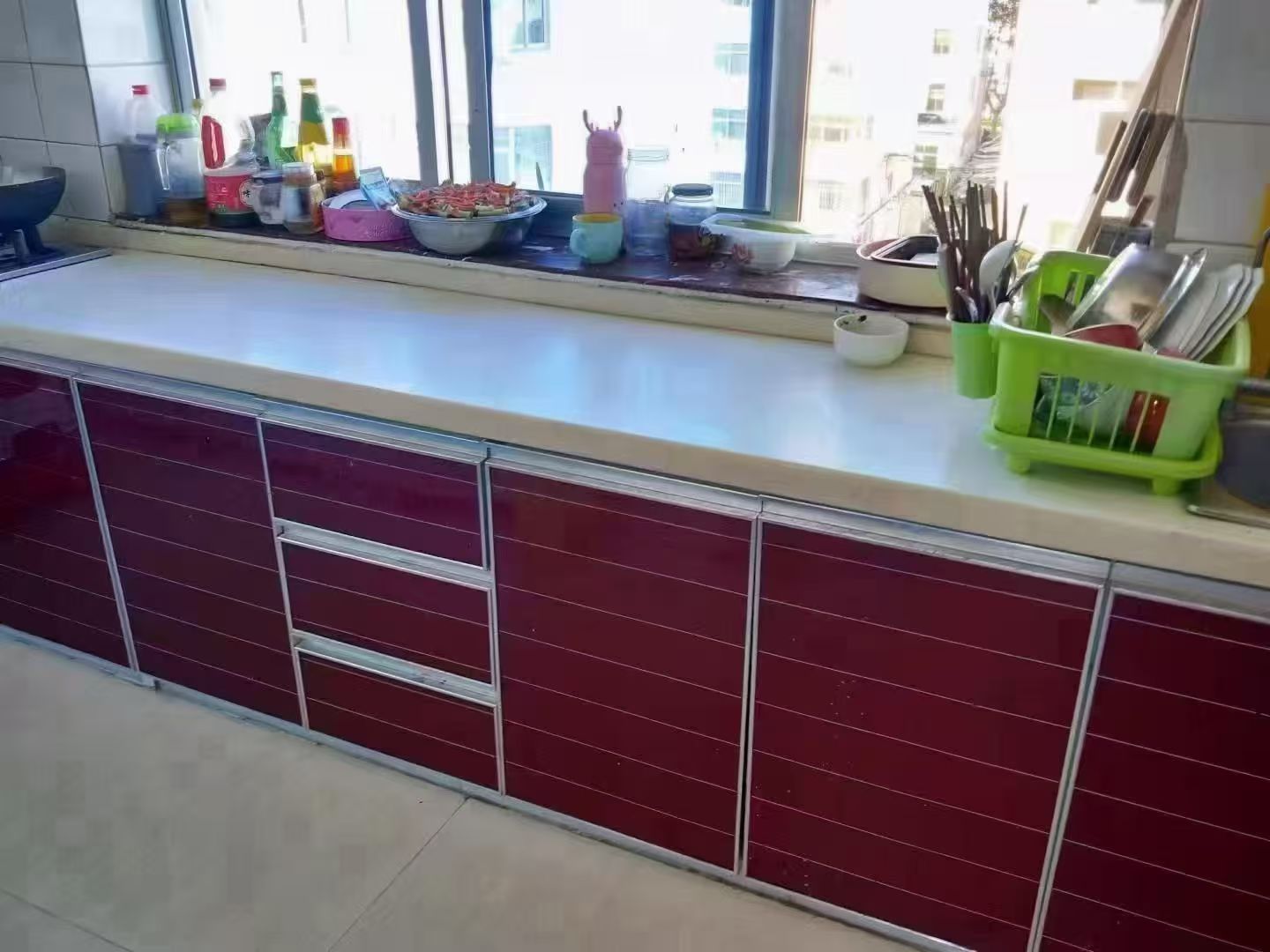 吉房出租！市中心美食街四樓70.82平三室