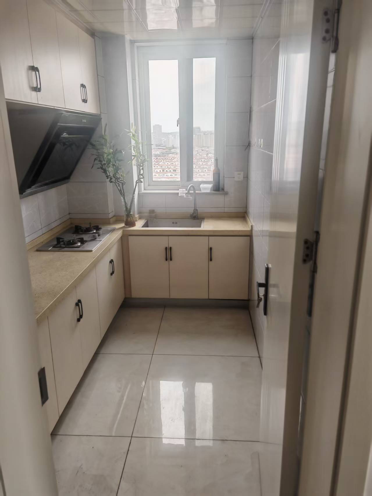 文山書香園70平房屋出租，帶草房，電梯房，家電家具齊全