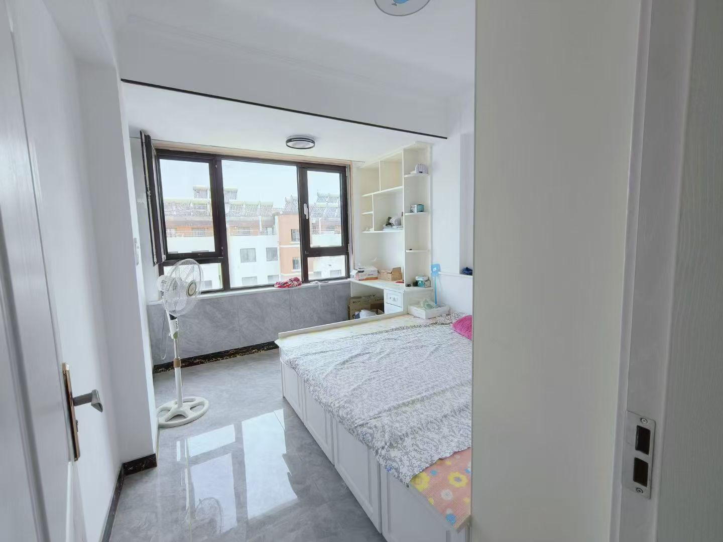 金色年華三期多層頂加閣103.3平四室33.8萬 金色年華三期多層頂加閣103.3平四室33.8萬