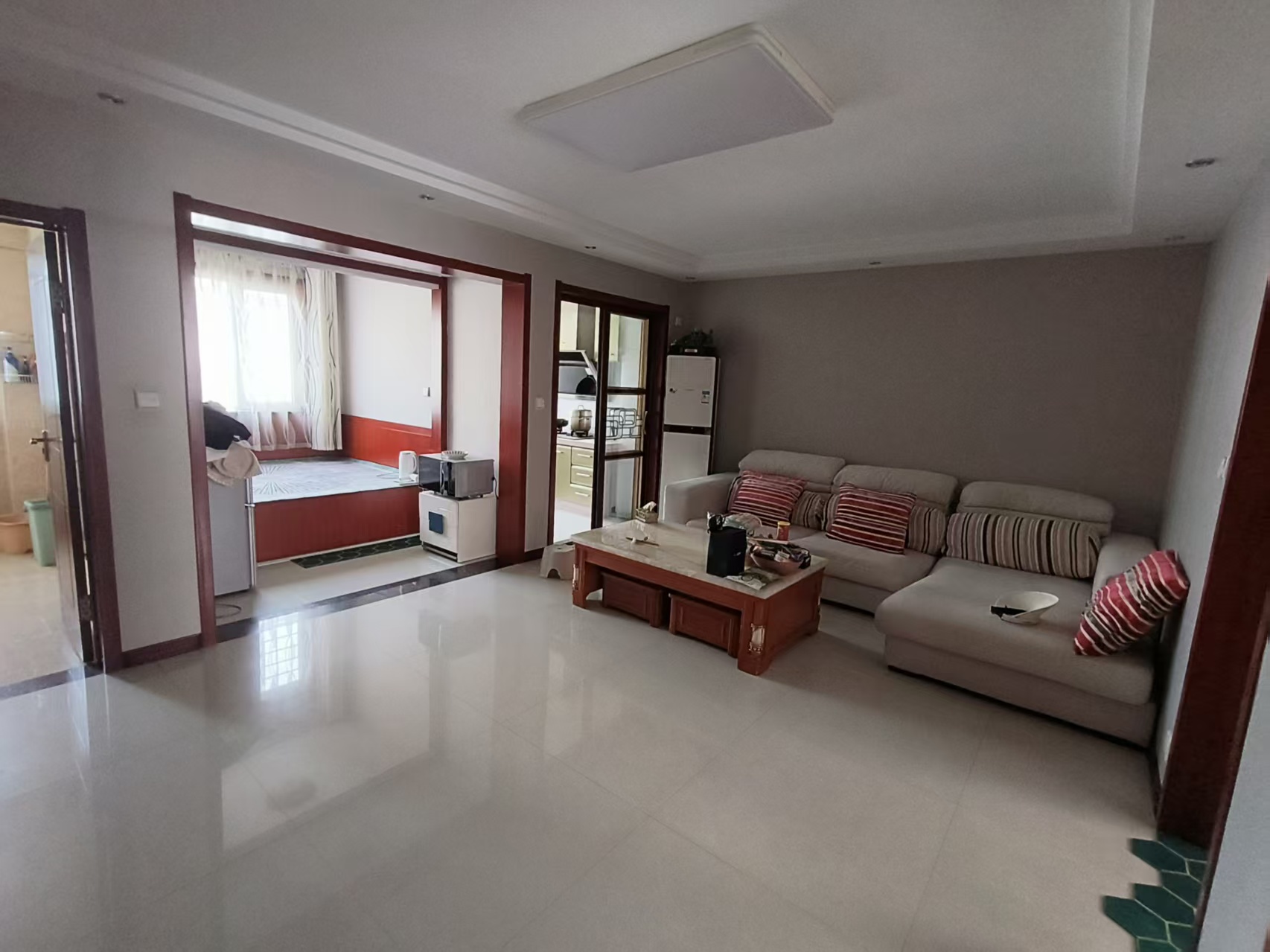 步行街北良源名居低樓層出租