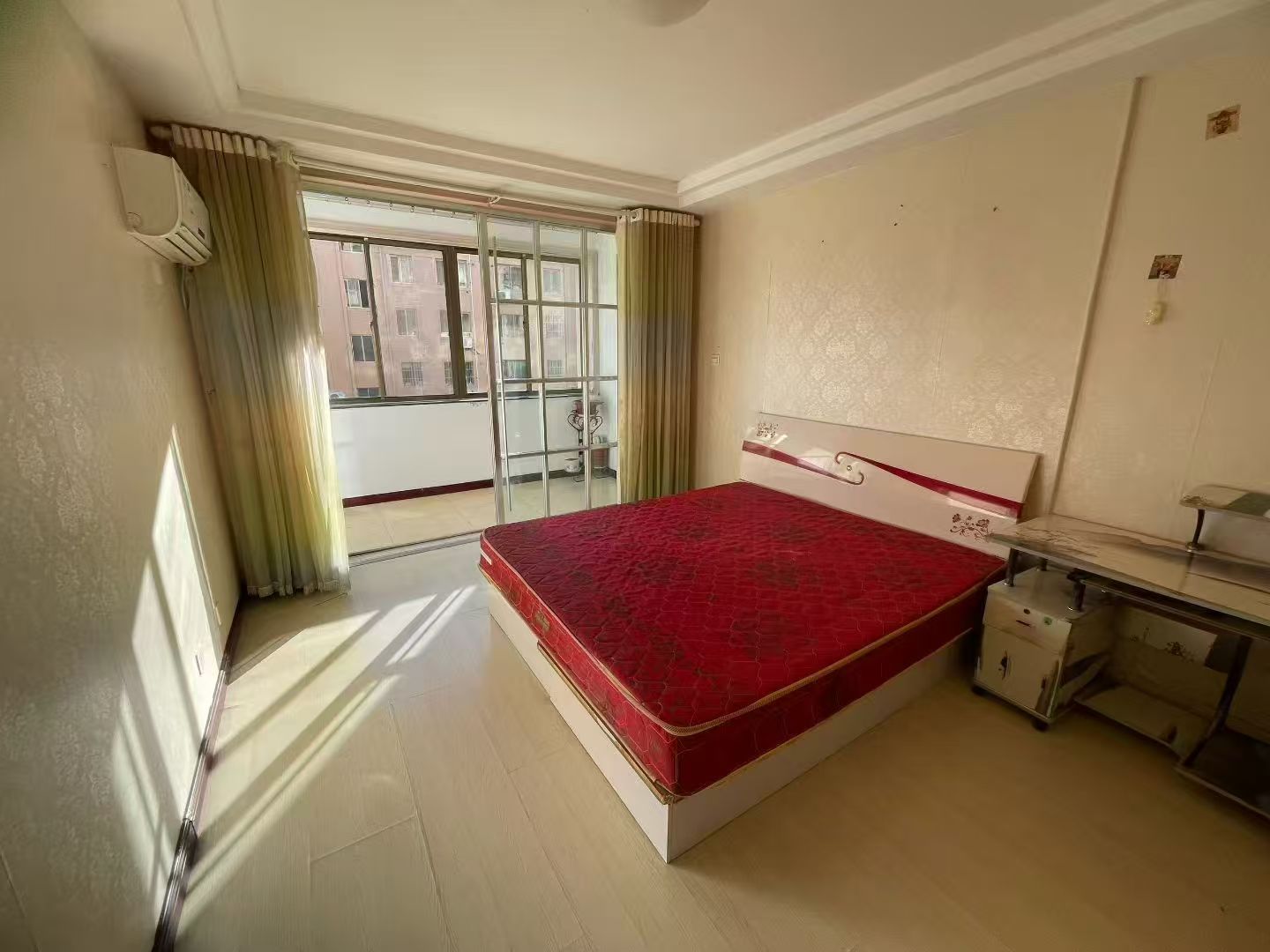 出租昆俞新城二樓兩室家電齊全長租900短租1000