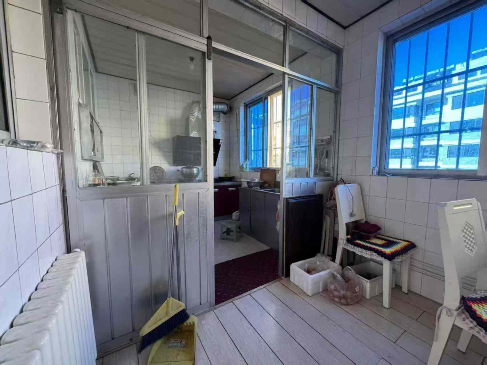 爬山街二樓 128平三室26.6萬 爬山街二樓 128平三室26.6萬