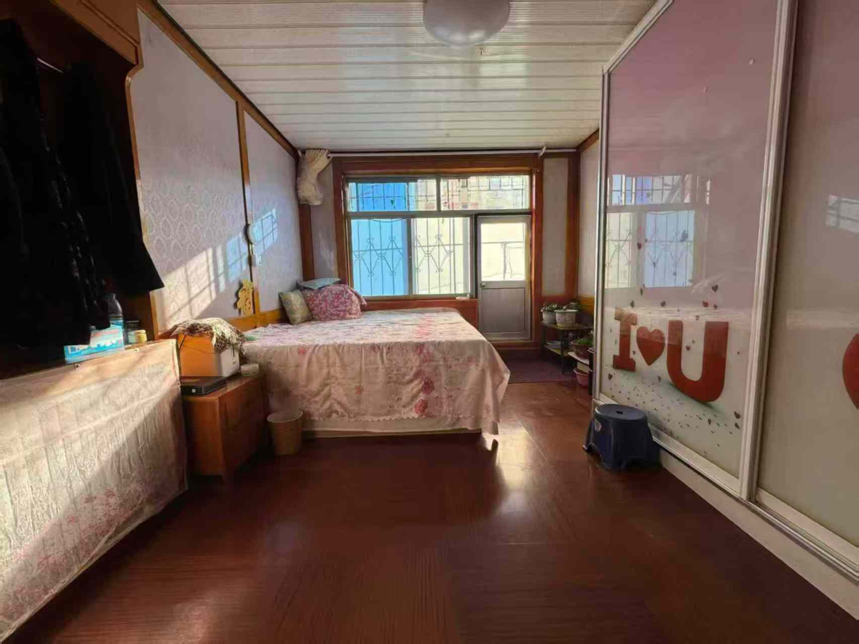 爬山街二樓 128平三室26.6萬 爬山街二樓 128平三室26.6萬