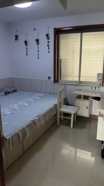 @出租1000/月，水榭花都電梯2室!